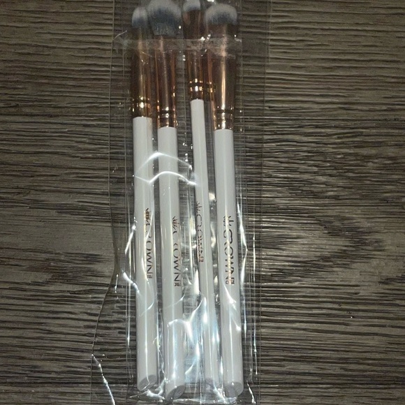 [crown PRO] All Eyes On You 4 Piece brush set !!Free with Purchase!! - Picture 2 of 3